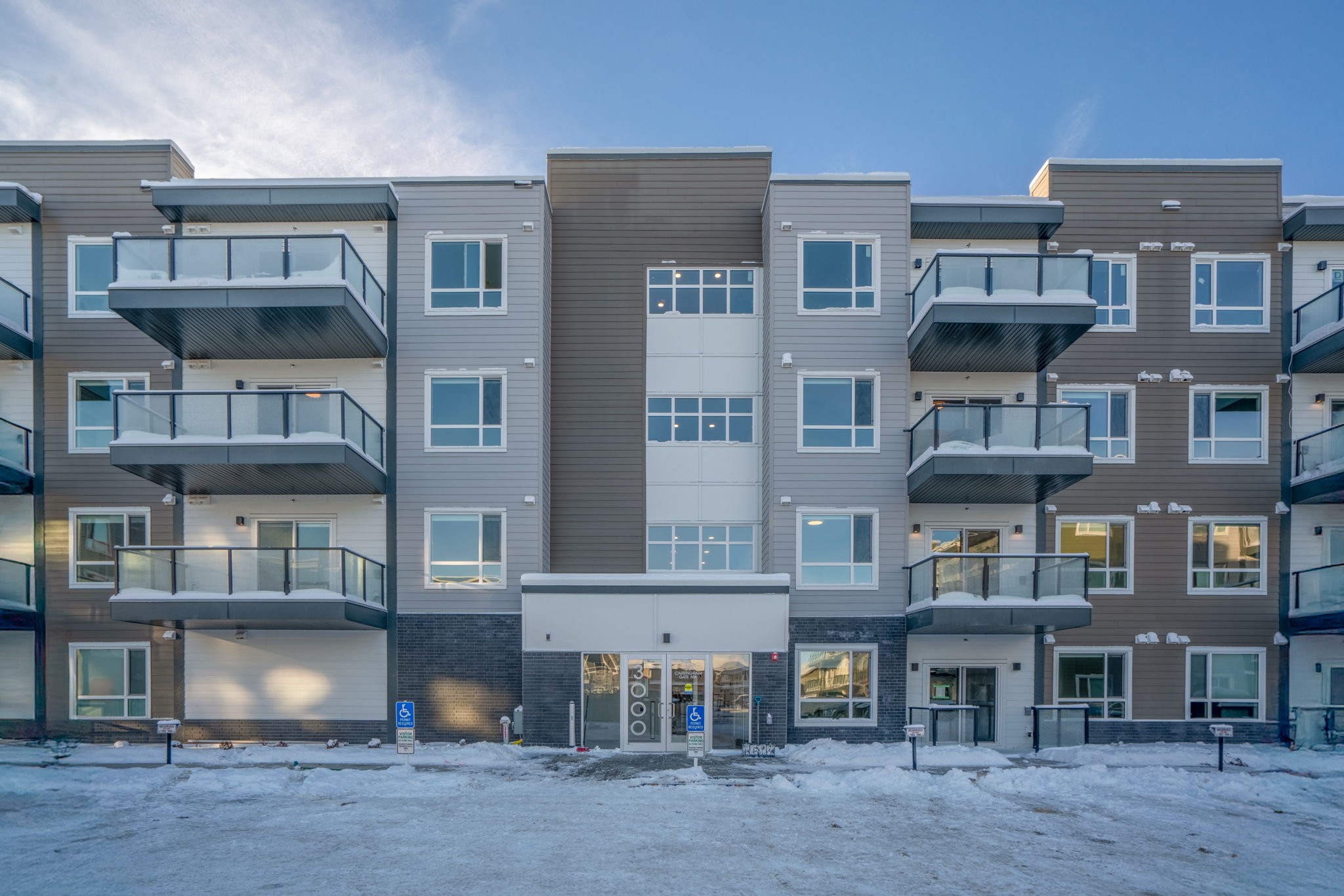 3412, 33 Carringhmam Gate NW - 1