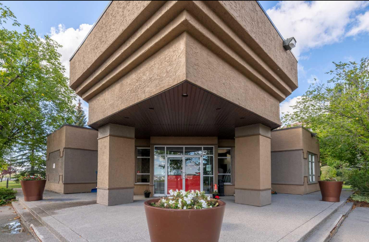 9, 122 Village Heights SW - 1